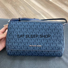 Load image into Gallery viewer, MICHAEL KORS JET SET ITEM MEDIUM CONVERTIBLE POUCHETTE IN SIGNATURE NAVY