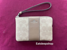 Load image into Gallery viewer, COACH CORNER ZIP WRISTLET IN SIGNATURE CANVAS WITH STRIPE (COACH CW854) SILVER/SAND/TAUPE