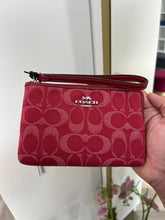 Load image into Gallery viewer, COACH CORNER ZIP WRISTLET IN SIGNATURE DENIM TRUE RED (CDF27)