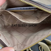 Load image into Gallery viewer, MICHAEL KORS JET SET TRAVEL SMALL CROSSBODY WITH TECH ATTACHED IN SIGNATURE BROWN