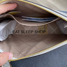 Load image into Gallery viewer, MICHAEL KORS JET SET TRAVEL SMALL CROSSBODY WITH TECH ATTACHED IN SIGNATURE VANILLA