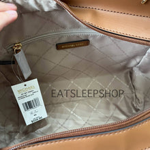 Load image into Gallery viewer, MK JET SET TRAVEL LARGE CHAIN SHOULDER TOTE IN SIGNATURE VANILLA