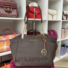 Load image into Gallery viewer, MK JET SET TRAVEL LARGE CHAIN SHOULDER TOTE IN SIGNATURE BROWN