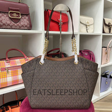Load image into Gallery viewer, MK JET SET TRAVEL LARGE CHAIN SHOULDER TOTE IN SIGNATURE BROWN