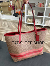 Load image into Gallery viewer, CITY TOTE BAG IN SIGNATURE CANVAS WITH STRIPE (COACH CAL86)