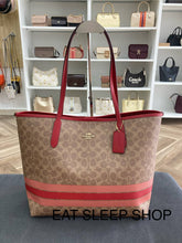 Load image into Gallery viewer, CITY TOTE BAG IN SIGNATURE CANVAS WITH STRIPE (COACH CAL86)