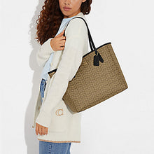 Load image into Gallery viewer, COACH CITY TOTE IN SIGNATURE CANVAS (COACH CJ942)
