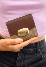 Load image into Gallery viewer, COACH ELIZA SMALL WALLET IN SIGNATURE CANVAS TAN BROWN