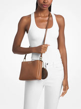 Load image into Gallery viewer, GIFT SET IN LUGGAGE : MICHAEL KORS TRISHA MEDIUM LOGO CROSSBODY IN LUGGAGE)