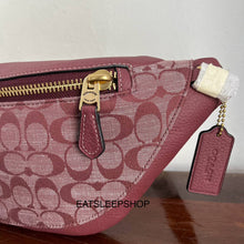 Load image into Gallery viewer, COACH WARREN BELT BAG IN SIGNATURE CHAMBRAY WINE CG994