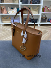 Load image into Gallery viewer, MICHAEL KORS JET SET TRAVEL XS CARRYALL CONVERTIBLE TOP ZIP TOTE IN LUGGAGE