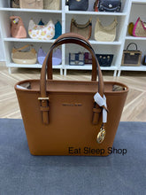 Load image into Gallery viewer, MICHAEL KORS JET SET TRAVEL XS CARRYALL CONVERTIBLE TOP ZIP TOTE IN LUGGAGE