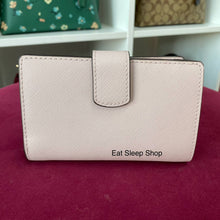 Load image into Gallery viewer, MICHAEL KORS JET SET TRAVEL MEDIUM BIFOLD ZIP COIN WALLET IN POWDER BLUSH