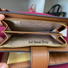 Load image into Gallery viewer, MICHAEL KORS JET SET TRAVEL MEDIUM BIFOLD ZIP COIN WALLET IN SIGNATURE BROWN