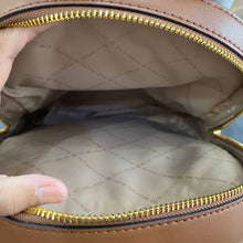 Load image into Gallery viewer, MICHAEL KORS JAYCEE BACKPACK MEDIUM SIGNATURE IN VANILLA