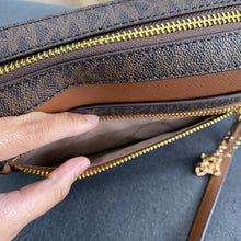 Load image into Gallery viewer, MICHAEL KORS JET SET ITEM LARGE EW ZIP CHAIN CROSSBODY SIGNATURE IN BROWN