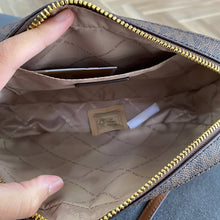Load image into Gallery viewer, MICHAEL KORS JET SET ITEM LARGE EW ZIP CHAIN CROSSBODY SIGNATURE IN BROWN