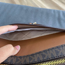 Load image into Gallery viewer, MICHAEL KORS JET SET ITEM LARGE EW ZIP CHAIN CROSSBODY SIGNATURE IN BROWN