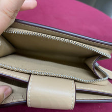 Load image into Gallery viewer, COACH MEDIUM CORNER ZIP WALLET SIGNATURE CANVAS IN SAND TAUPE/SILVER (CW786)