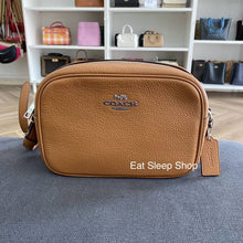Load image into Gallery viewer, COACH JAMIE CAMERA BAG IN SILVER/LIGHT SADDLE CR110