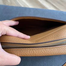 Load image into Gallery viewer, COACH JAMIE CAMERA BAG IN SILVER/LIGHT SADDLE CR110