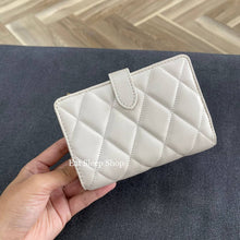 Load image into Gallery viewer, KATE SPADE CAREY MEDIUM COMPACT BIFOLD WALLET IN PARCHMENT (MINOR DENTS AND SCRATCHES)