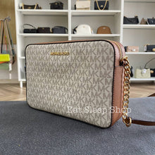 Load image into Gallery viewer, MICHAEL KORS JET SET ITEM  LARGE EW CROSSBODY SIGNATURE IN VANILLA (NO CHAIN INFRONT)