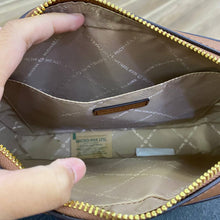 Load image into Gallery viewer, MICHAEL KORS JET SET ITEM LARGE EW CROSSBODY IN LUGGAGE (NO CHAIN INFRONT)