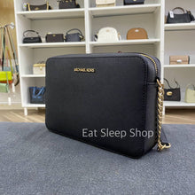 Load image into Gallery viewer, MICHAEL KORS JET SET ITEM LARGE EW CROSSBODY IN BLACK (NO CHAIN INFRONT)