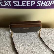 Load image into Gallery viewer, MICHAEL KORS JET SET ITEM  LARGE EW CROSSBODY SIGNATURE IN BROWN (5490690949273)