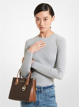 Load image into Gallery viewer, MICHAEL KORS MERCER MEDIUM MESSENGER SIGNATURE IN BROWN