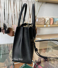 Load image into Gallery viewer, MICHAEL KORS MERCER MEDIUM MESSENGER LEATHER IN BLACK