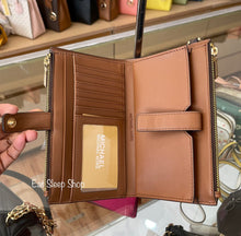 Load image into Gallery viewer, MICHAEL KORS JET SET TRAVEL LARGE DOUBLE ZIP WRISTLET WALLET SIGNATURE IN BROWN