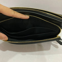 Load image into Gallery viewer, COACH  DOUBLE ZIP WALLET WRISTLET SIGNATURE C5576 IN BROWN BLACK
