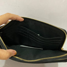Load image into Gallery viewer, COACH  DOUBLE ZIP WALLET WRISTLET SIGNATURE C5576 IN BROWN BLACK