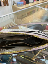 Load image into Gallery viewer, MICHAEL KORS MEDIUM DOME XCROSS CROSSBODY SIGNATURE IN VANILLA/ POWDER BLUSH