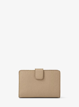 Load image into Gallery viewer, MICHAEL KORS JET SET TRAVEL MEDIUM BIFOLD ZIP COIN WALLET IN CAMEL
