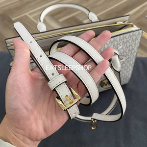 MICHAEL KORS SHEILA MEDIUM SIGNATURE SATHEL IN LIGHT CREAM MULTI