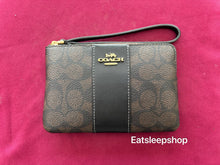 Load image into Gallery viewer, COACH CORNER ZIP WRISTLET IN SIGNATURE CANVAS (COACH CW854) GOLD/WALNUT BLACK
