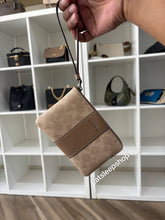 Load image into Gallery viewer, COACH CORNER ZIP WRISTLET IN SIGNATURE CANVAS WITH STRIPE (COACH CW854) SILVER/SAND/TAUPE
