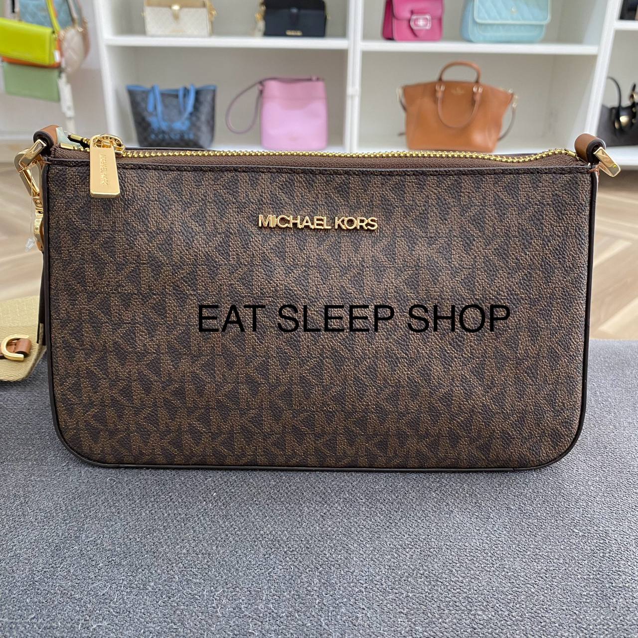 MICHAEL KORS JET SET TRAVEL SMALL CROSSBODY WITH TECH ATTACHED IN SIGNATURE  BROWN