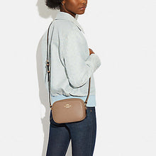 Load image into Gallery viewer, COACH MINI JAMIE CAMERA BAG IN TAUPE (CA069)

