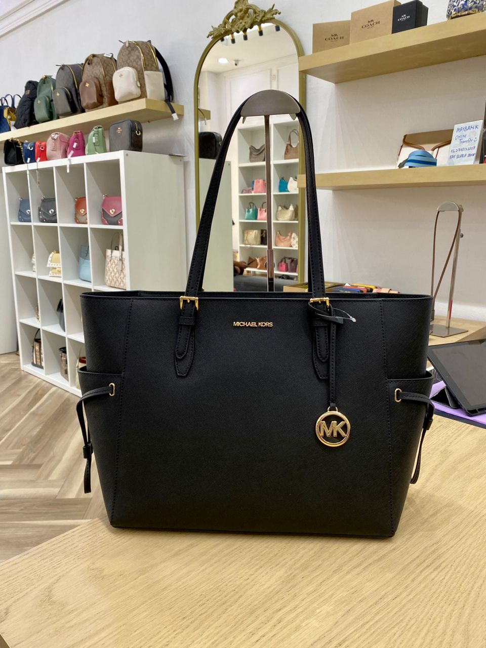 Michael Kors Outlet: Michael bag in saffiano leather - Black