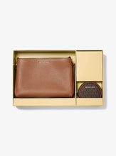 Load image into Gallery viewer, GIFT SET IN LUGGAGE : MICHAEL KORS TRISHA MEDIUM LOGO CROSSBODY IN LUGGAGE)
