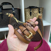 Load image into Gallery viewer, MICHAEL KORS LARGE CORA IN SIGNATURE BROWN
