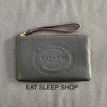 Load image into Gallery viewer, COACH LARGE CORNER ZIP WRISTLET WITH COACH HERITAGE IN BLACK CM242
