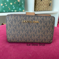 MICHAEL KORS JET SET TRAVEL MEDIUM BIFOLD ZIP COIN WALLET IN SIGNATURE BROWN