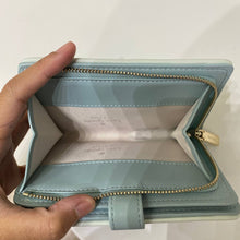 Load image into Gallery viewer, KATE SPADE CAREY MEDIUM COMPACT BIFOLD WALLET IN WILD SAGE
