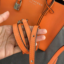 Load image into Gallery viewer, MARC JACOBS MINI GRIND TOTE BAG IN MELON
