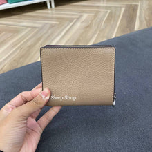Load image into Gallery viewer, COACH SNAP WALLET WITH COACH HERITAGE CM216 IN TAUPE
